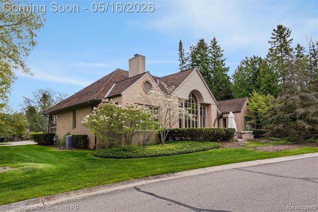 4712 Buckby Cross, Bloomfield Hills, MI 48302
