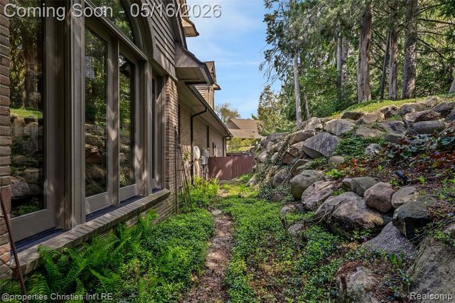 4712 Buckby Cross, Bloomfield Hills, MI 48302