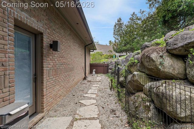 4712 Buckby Cross, Bloomfield Hills, MI 48302
