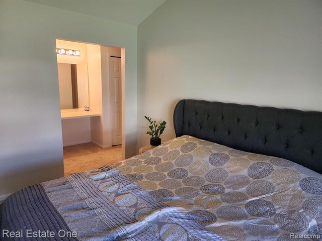 41568 Thoreau Ridge, Novi, MI 48377