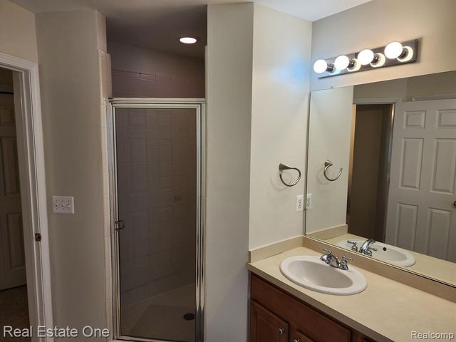 41568 Thoreau Ridge, Novi, MI 48377