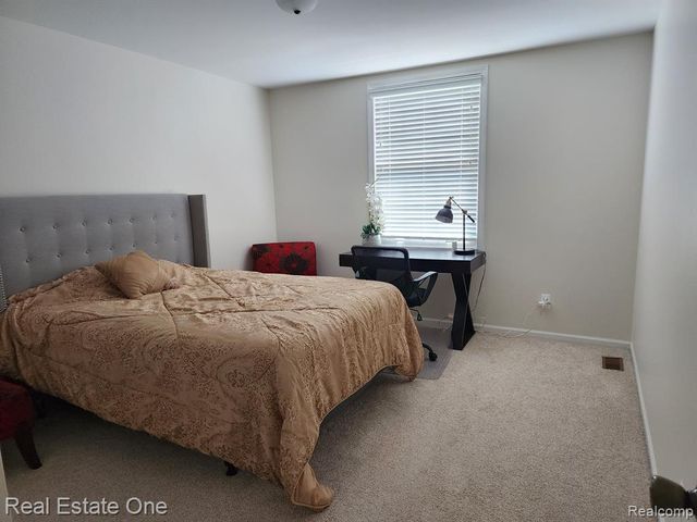 41568 Thoreau Ridge, Novi, MI 48377