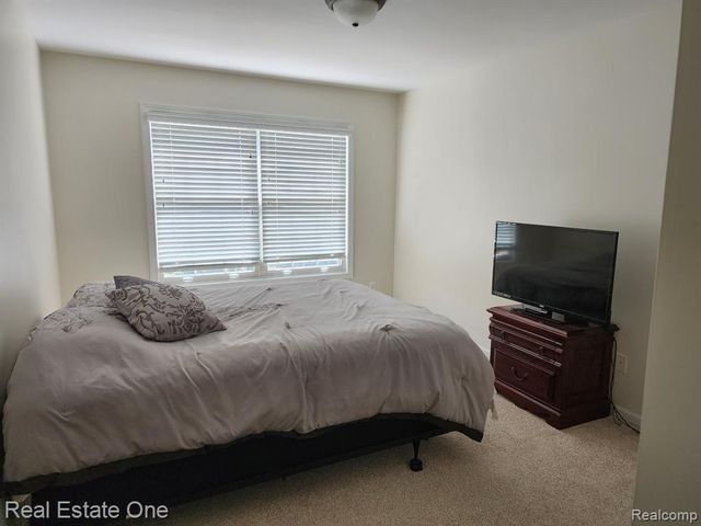 41568 Thoreau Ridge, Novi, MI 48377