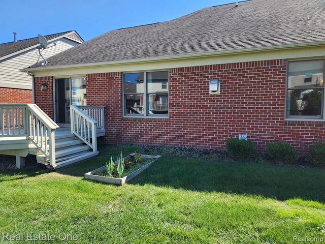 41568 Thoreau Ridge, Novi, MI 48377