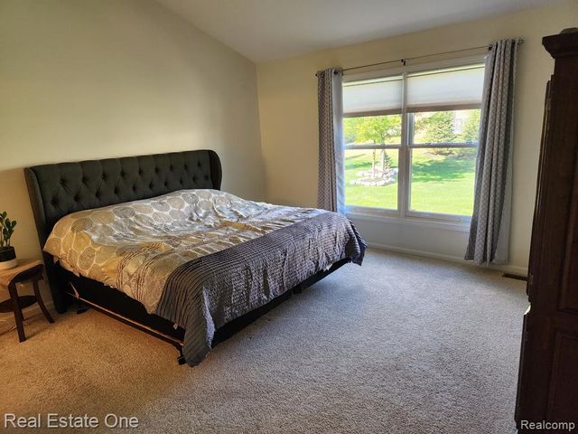 41568 Thoreau Ridge, Novi, MI 48377