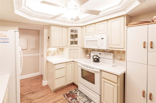 6030 E PEPPERTREE WAY 222A, Sarasota, FL 34242