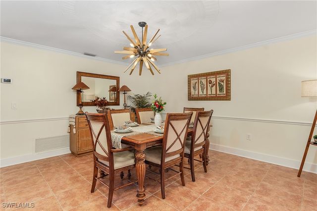 2950 Coach House LN, Naples, FL 34105