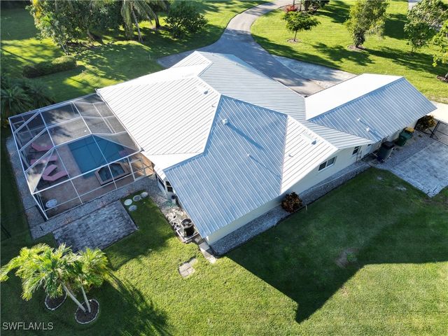 2950 Coach House LN, Naples, FL 34105