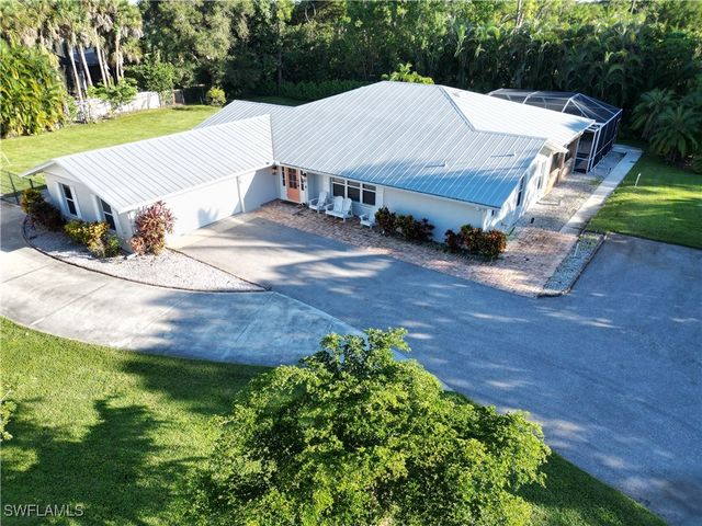 2950 Coach House LN, Naples, FL 34105