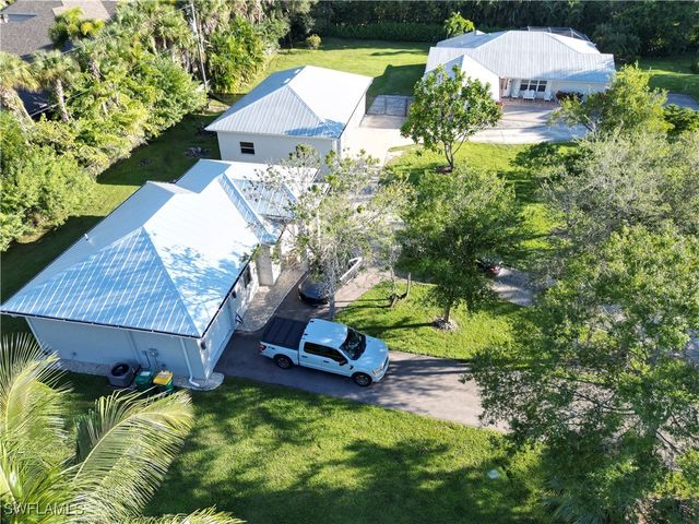 2950 Coach House LN, Naples, FL 34105