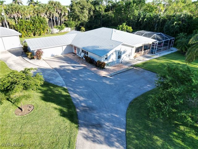 2950 Coach House LN, Naples, FL 34105