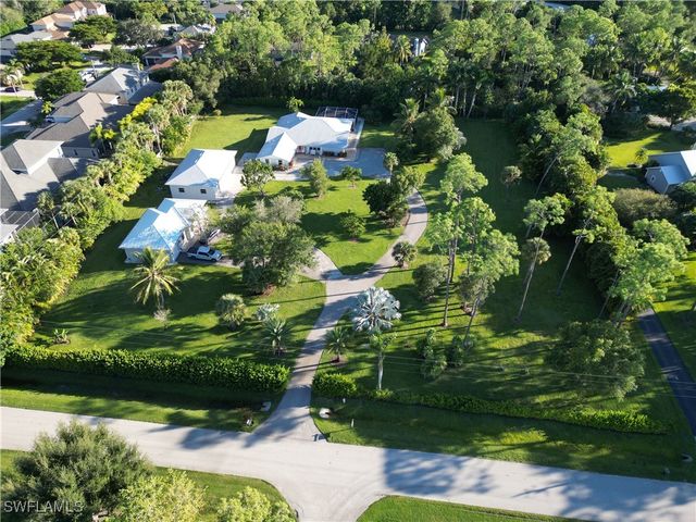 2950 Coach House LN, Naples, FL 34105