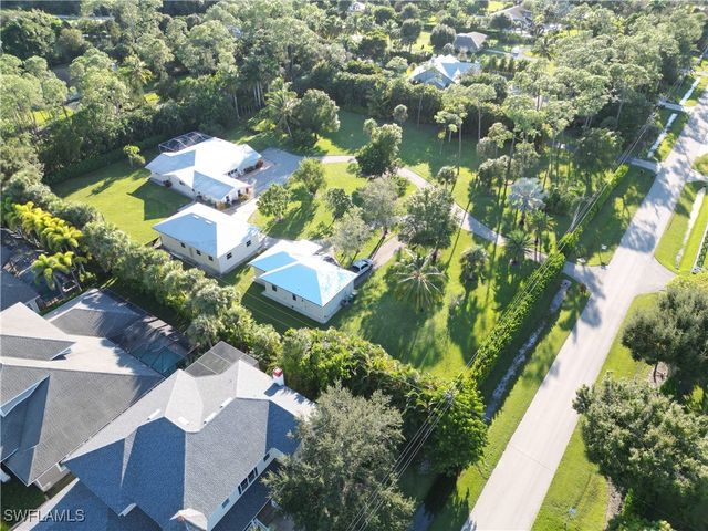 2950 Coach House LN, Naples, FL 34105