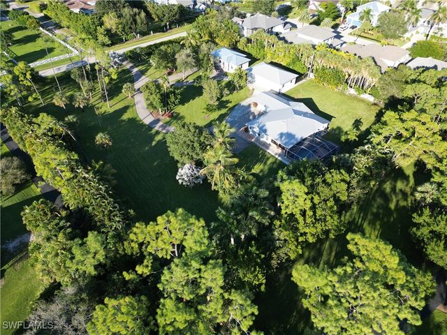 2950 Coach House LN, Naples, FL 34105