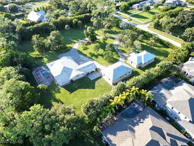 2950 Coach House LN, Naples, FL 34105