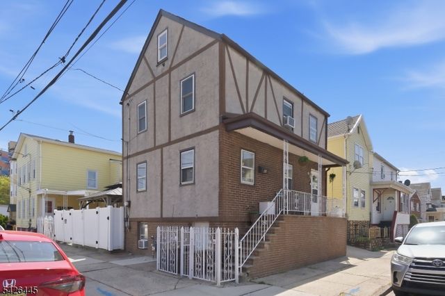 43 Bank St, Elizabeth City, NJ 07201