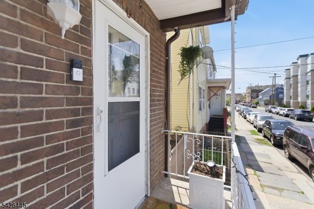 43 Bank St, Elizabeth City, NJ 07201