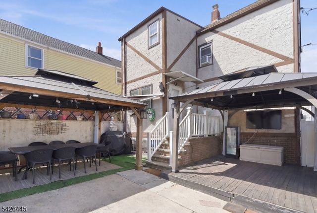 43 Bank St, Elizabeth City, NJ 07201