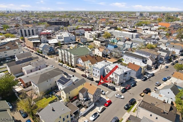 43 Bank St, Elizabeth City, NJ 07201