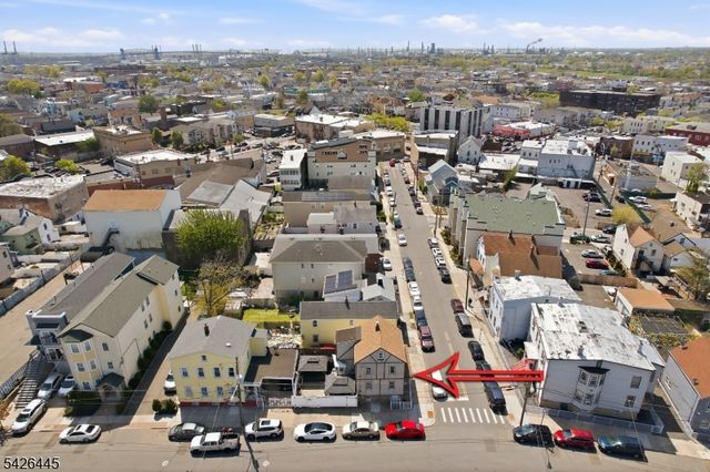 43 Bank St, Elizabeth City, NJ 07201