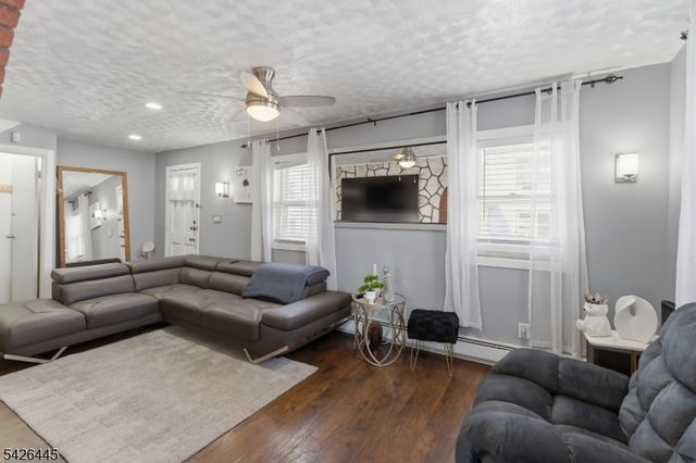 43 Bank St, Elizabeth City, NJ 07201