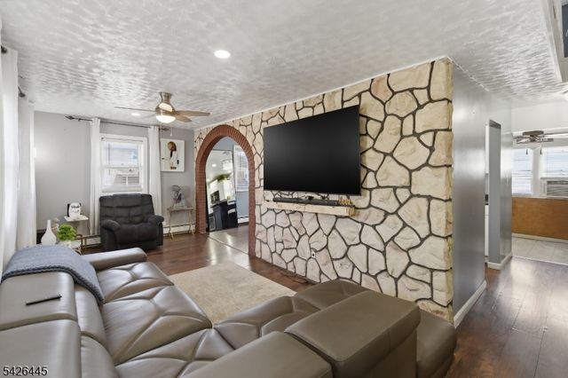 43 Bank St, Elizabeth City, NJ 07201