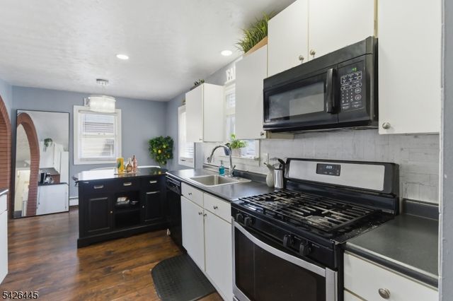 43 Bank St, Elizabeth City, NJ 07201