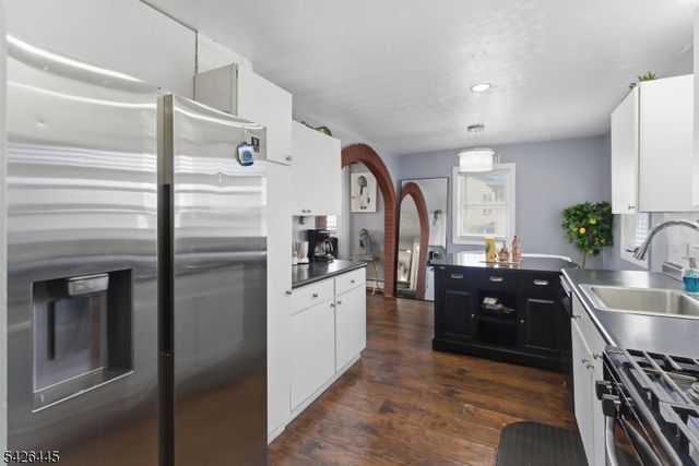 43 Bank St, Elizabeth City, NJ 07201