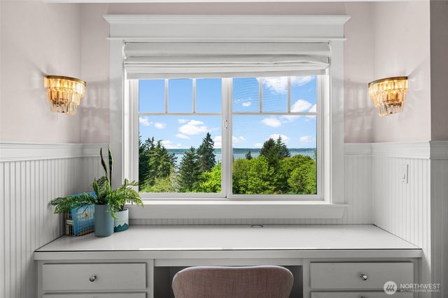 543 Hyak Drive, Fox Island, WA 98333