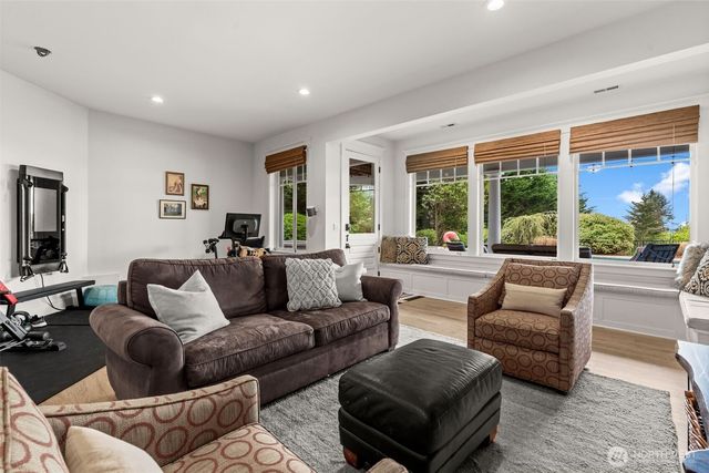 543 Hyak Drive, Fox Island, WA 98333