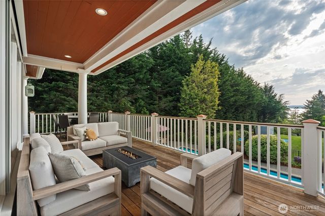 543 Hyak Drive, Fox Island, WA 98333