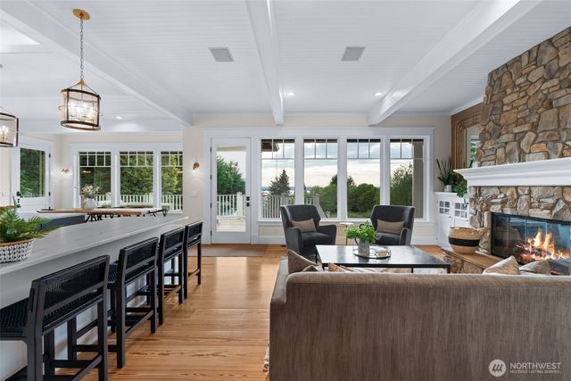 543 Hyak Drive, Fox Island, WA 98333