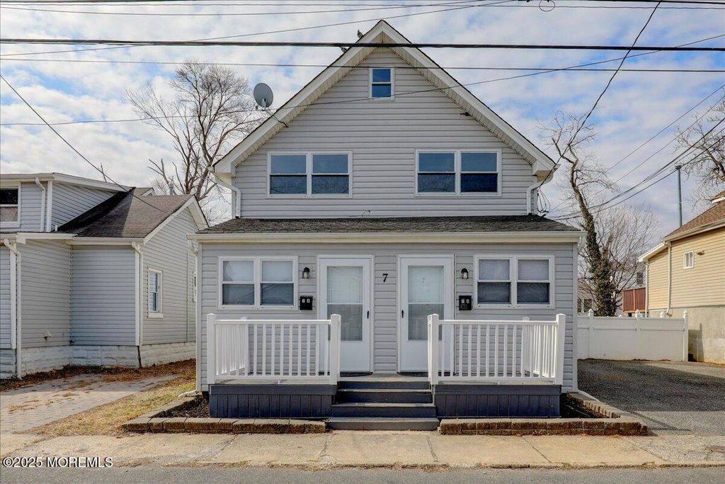 7 Braden Place, Keansburg, NJ 07734