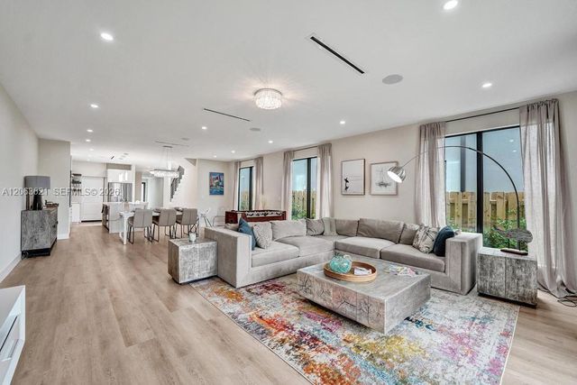 1103 NE 16th Terrace 1, Fort Lauderdale, FL 33304
