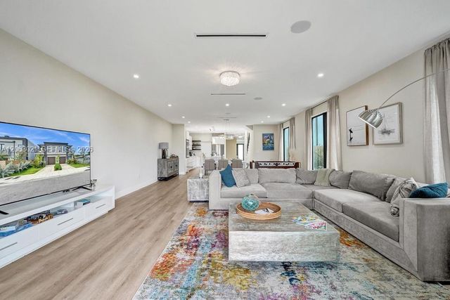 1103 NE 16th Terrace 1, Fort Lauderdale, FL 33304