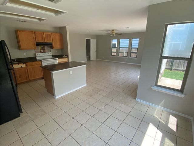 1405 Meadow PKWY, San Marcos, TX 78666