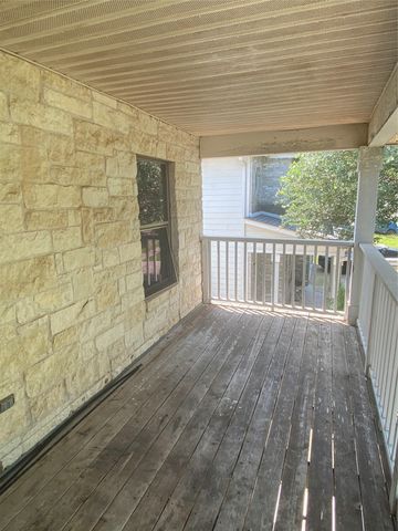 1405 Meadow PKWY, San Marcos, TX 78666
