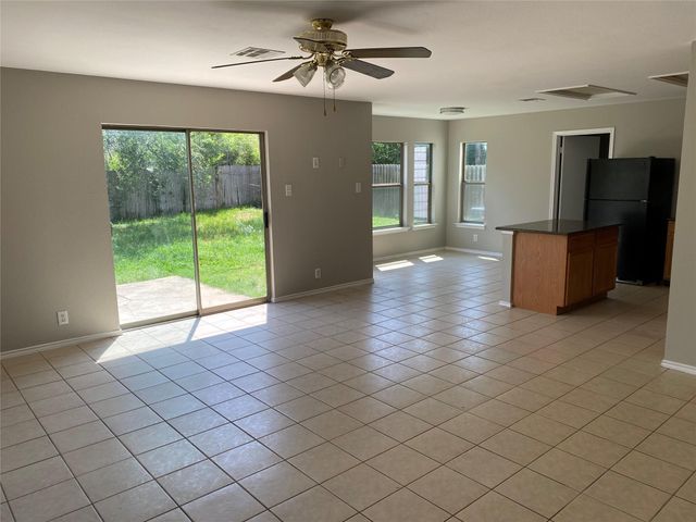 1405 Meadow PKWY, San Marcos, TX 78666