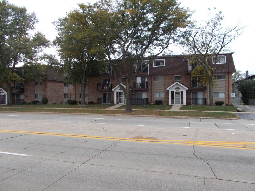 10430 Ridgeland Avenue 12, Chicago Ridge, IL 60415 — exterior