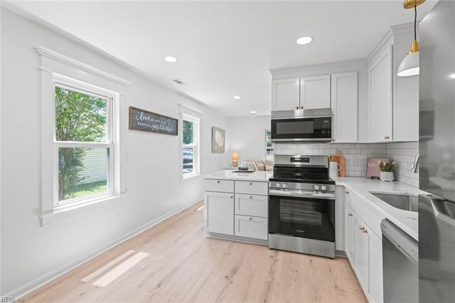 118 Peachtree LN, Hampton, VA 23669