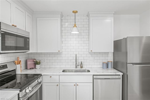 118 Peachtree LN, Hampton, VA 23669