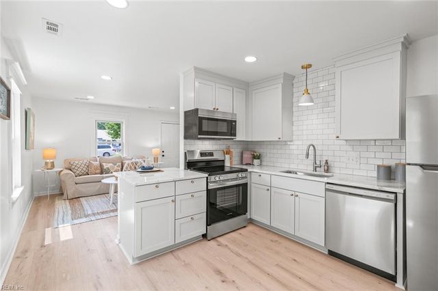 118 Peachtree LN, Hampton, VA 23669