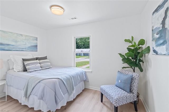 118 Peachtree LN, Hampton, VA 23669