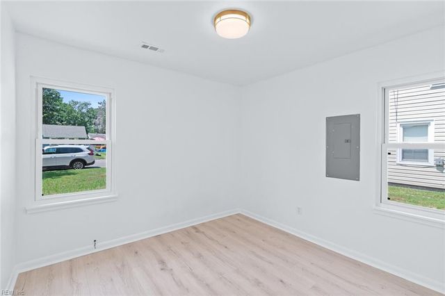 118 Peachtree LN, Hampton, VA 23669