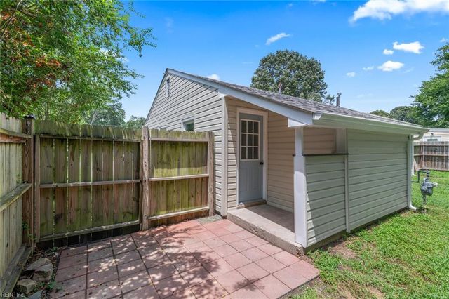 118 Peachtree LN, Hampton, VA 23669