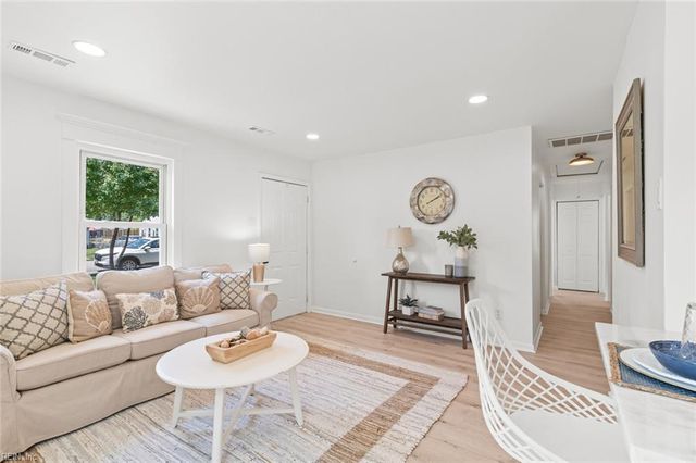 118 Peachtree LN, Hampton, VA 23669