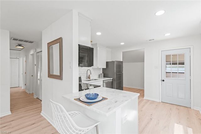 118 Peachtree LN, Hampton, VA 23669