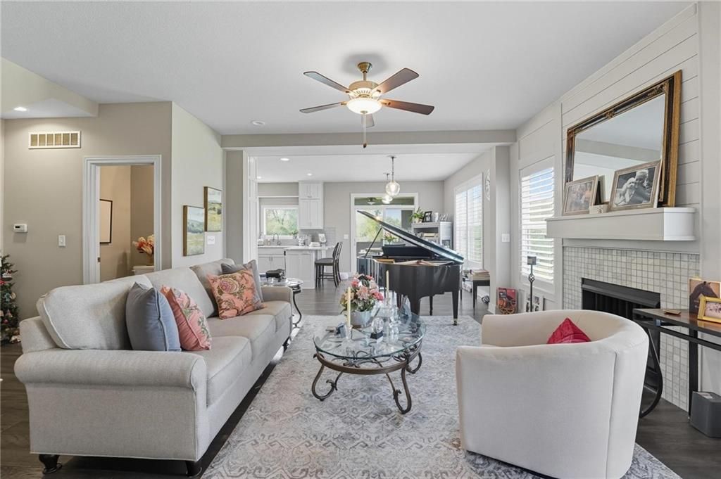 31714 W 83rd Place, De Soto, KS 66018