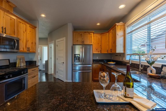2667 NE Sonora Dr, Albany, OR 97321