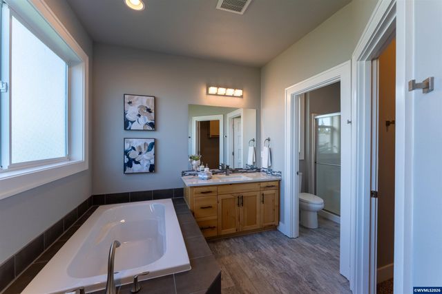 2667 NE Sonora Dr, Albany, OR 97321